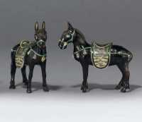 19TH CENTURY A PAIR OF FAMILLE VERTE BISCUIT MODELS OF HORSES